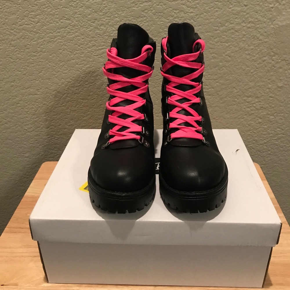 Women’s faux leather lace-up combat boots
